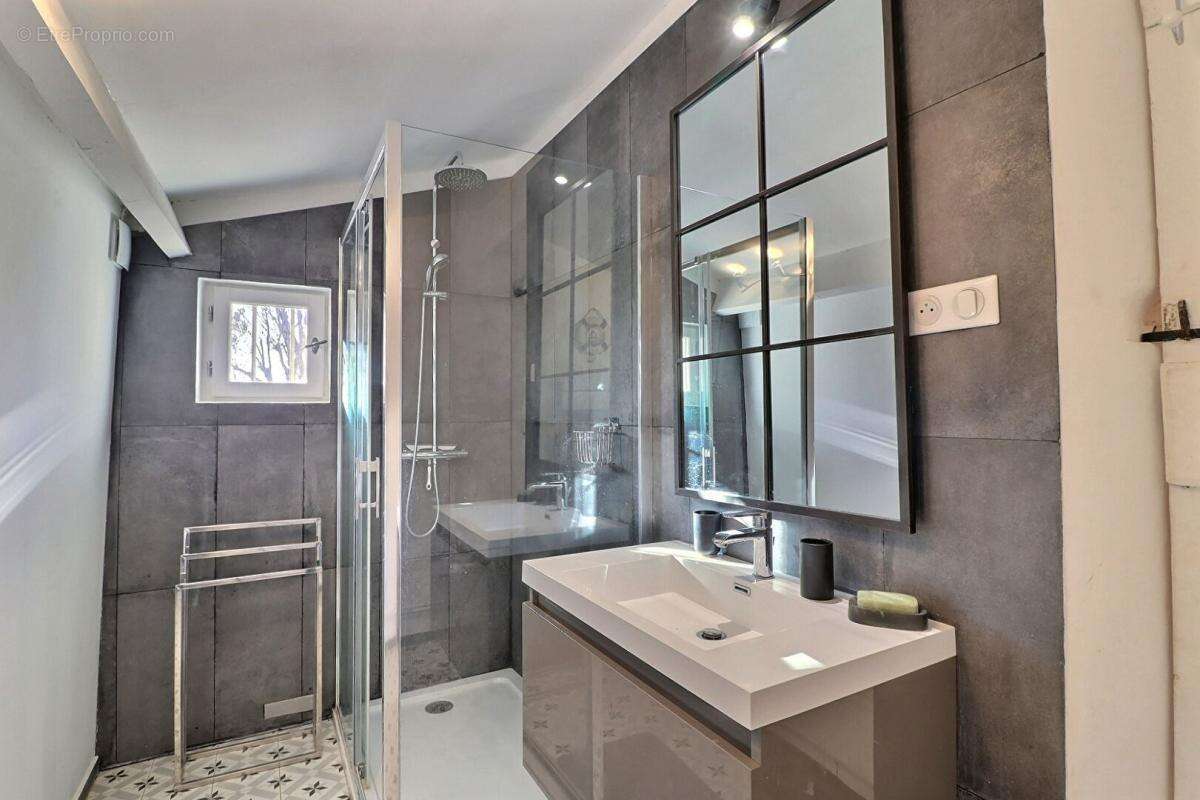 Maison à LE CASTELLET