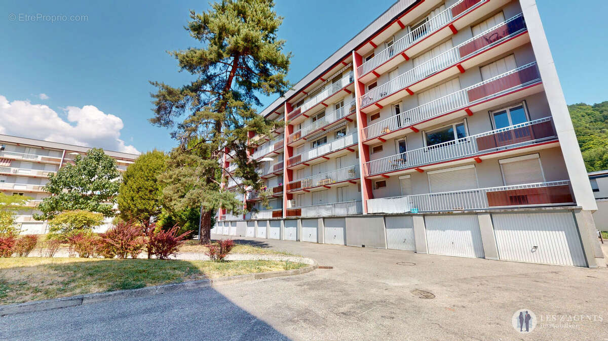 T3 avec balcon dans une copropriété fermée - photo 4