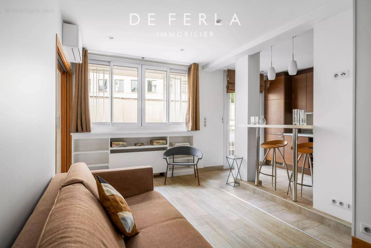 Appartement à PARIS-8E