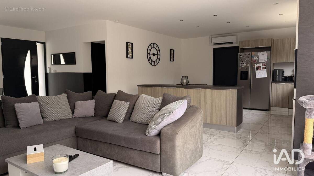 Maison 140 m² à Riorges  - photo 1