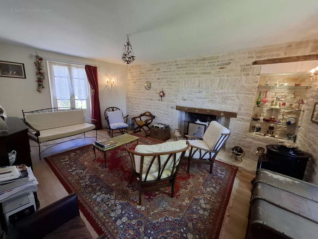 Charmante ferme rénovée dans un hameau paisible avec de magnifiques jardins - photo 3