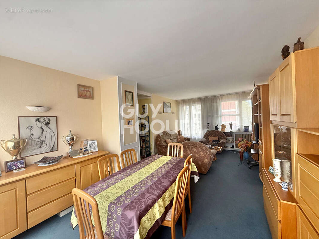 Appartement à L'HAY-LES-ROSES