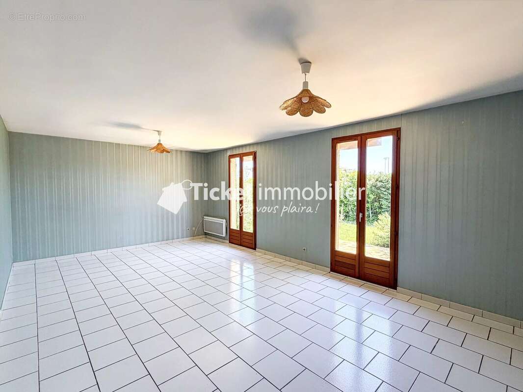 Maison à BEAUZELLE