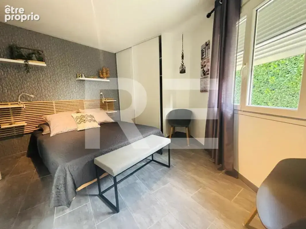 Villa 220 m², 6 chambres, piscine, jacuzzi et double garage - photo 10