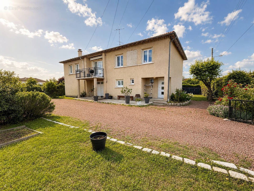 Maison à LE COTEAU