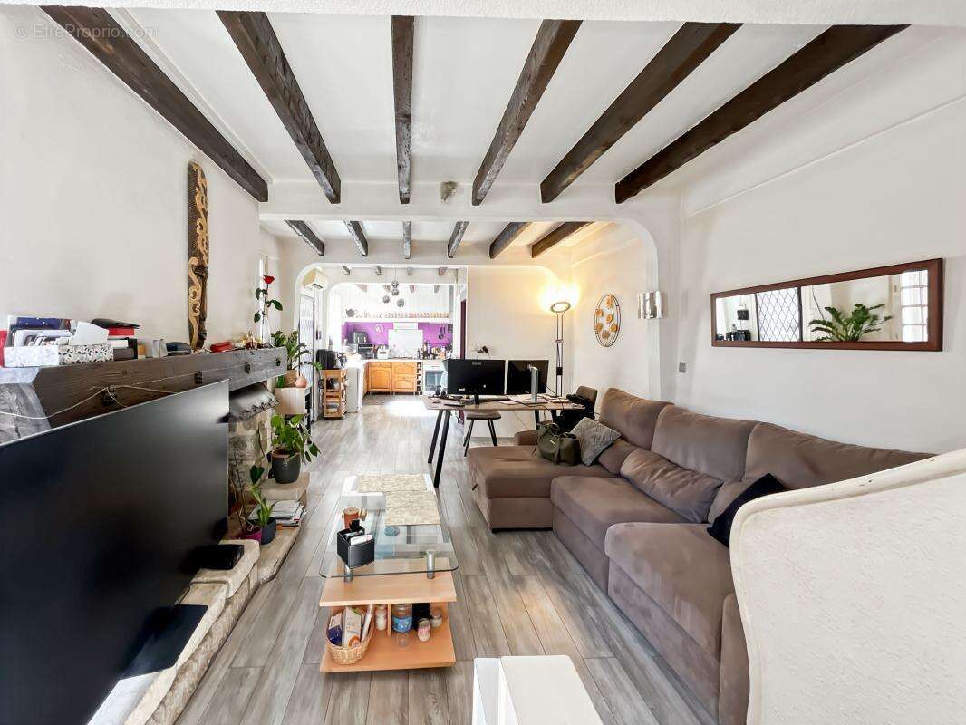 Maison de ville avec grande cour et stockage– Proche médiathèque de Béziers - photo 4
