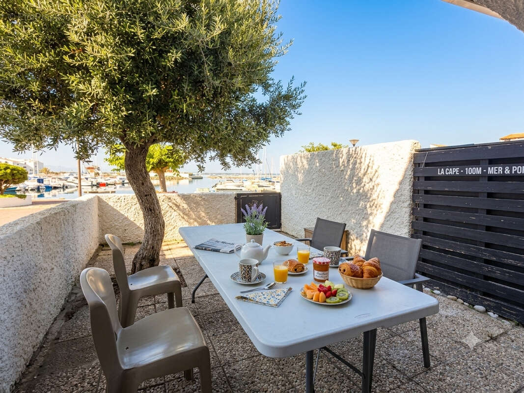 Rare !!! Superbe T2 en RDC avec terrasse de 23 m2 et vue panoramique Port & Canigou à Cap Coudalère (Le Barcar - photo 2