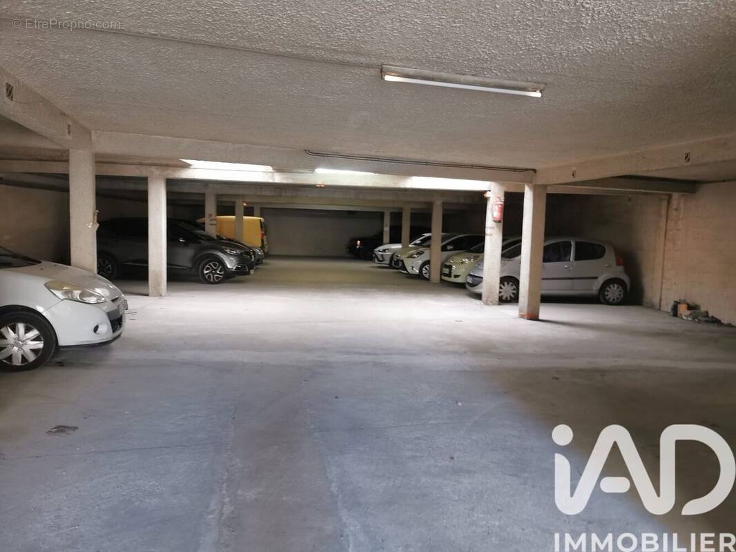Photo 1 - Parking à LIBOURNE
