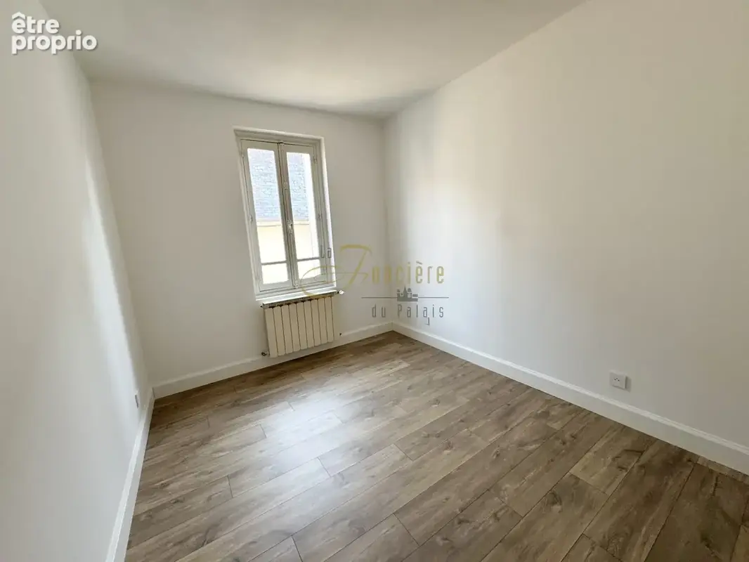 Appartement rénové situé au 2ème étage au sein d'un bel immeuble au pied de l'hotel dieu - photo 6