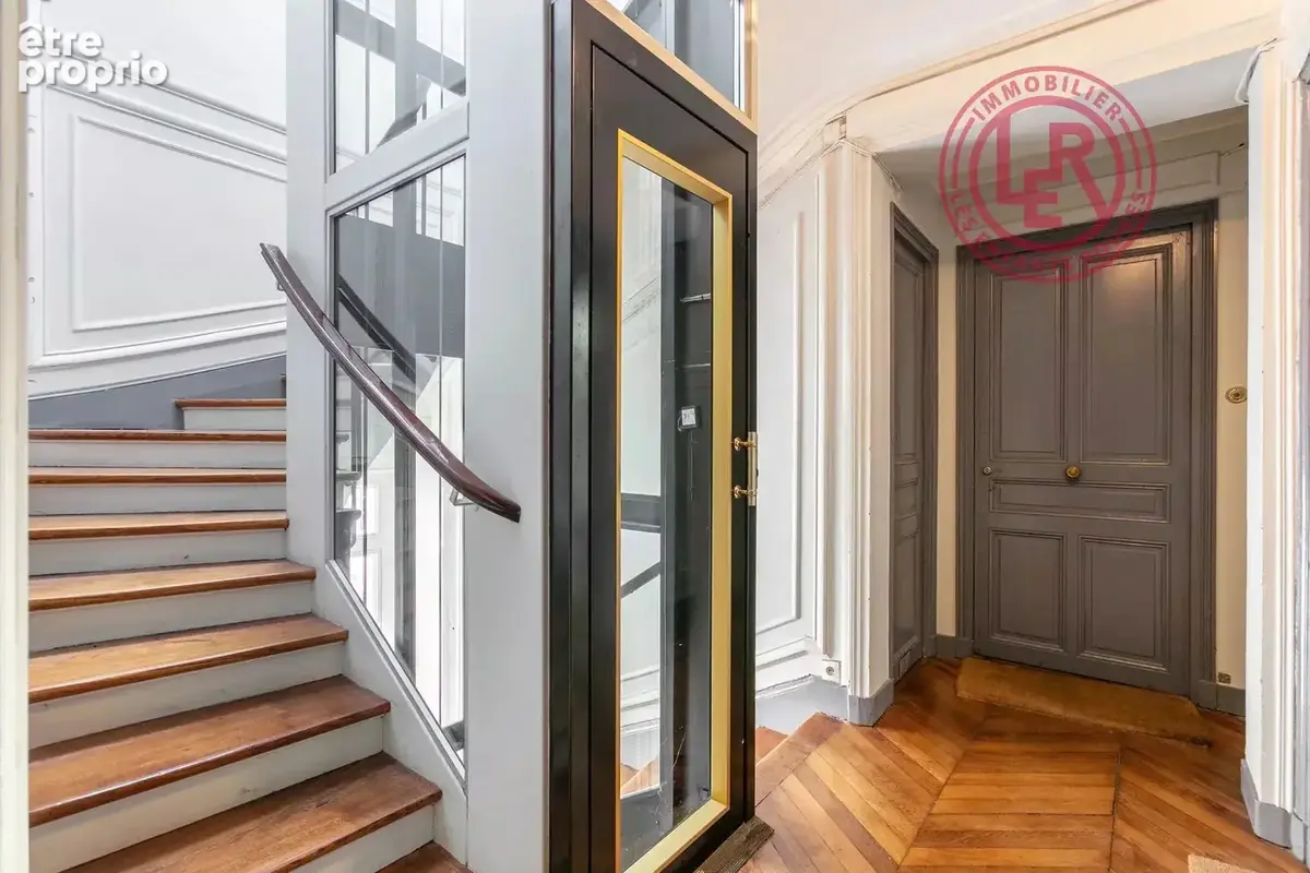 Paris 4ème - Rue Jean Beausire - Etage élevé avec ascenseur et balcon - photo 7