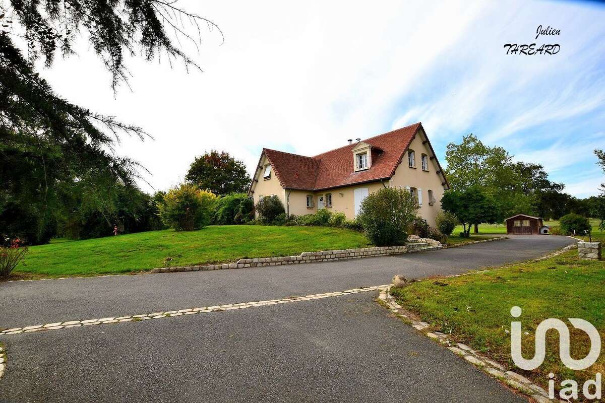 Maison 224 m² à Le Louroux  - photo 2