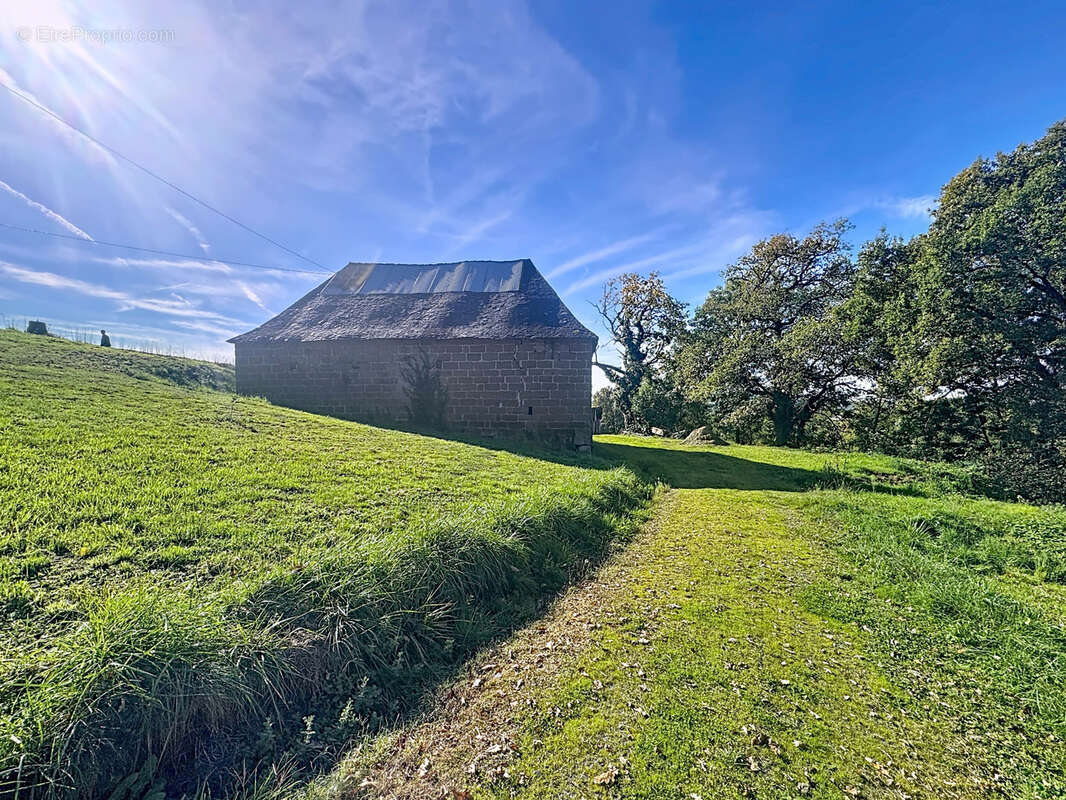 Maison à SAINT-CYR-LA-ROCHE