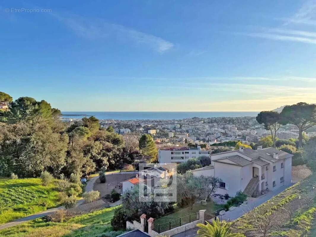 Appartement à LE CANNET