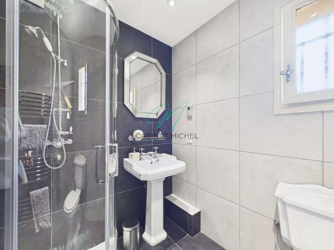 Maison à ROQUEFORT-LES-PINS