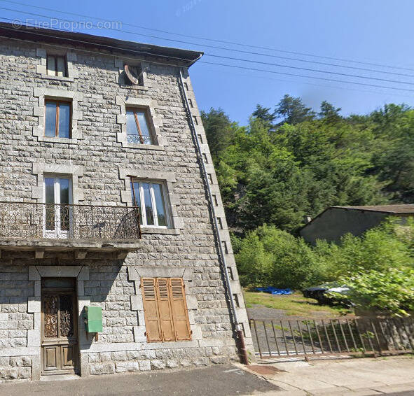 Appartement à LA MONNERIE-LE-MONTEL