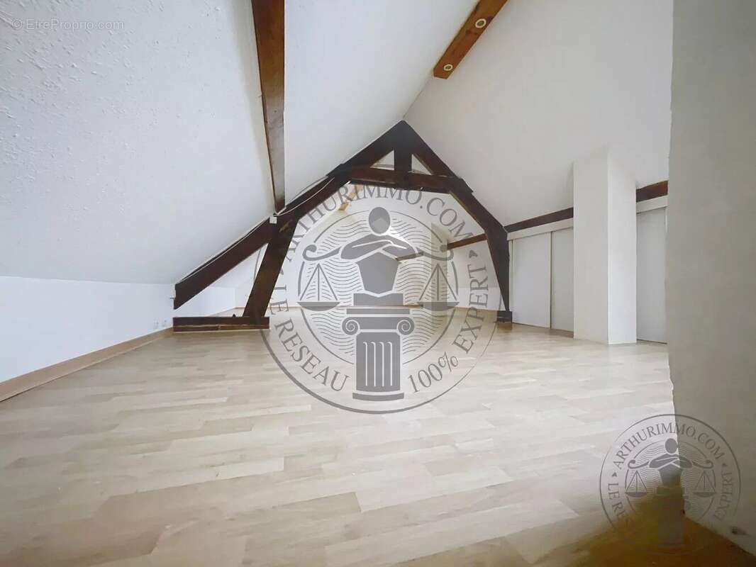 Maison à MONDONVILLE-SAINT-JEAN