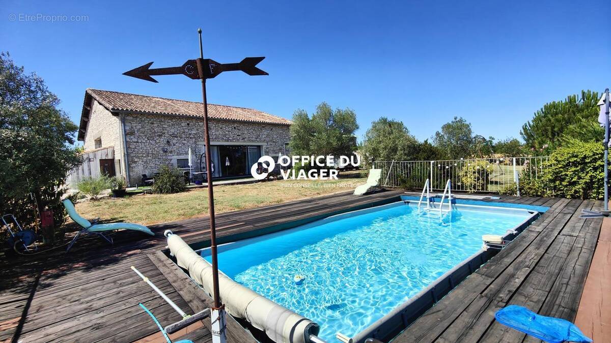 Maison à FONROQUE