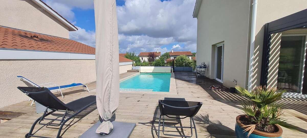 Photo 2 - Maison à TOUSSIEUX