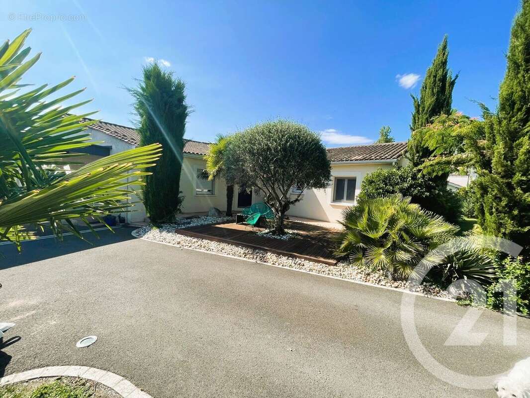 Maison à CHAMPNIERS