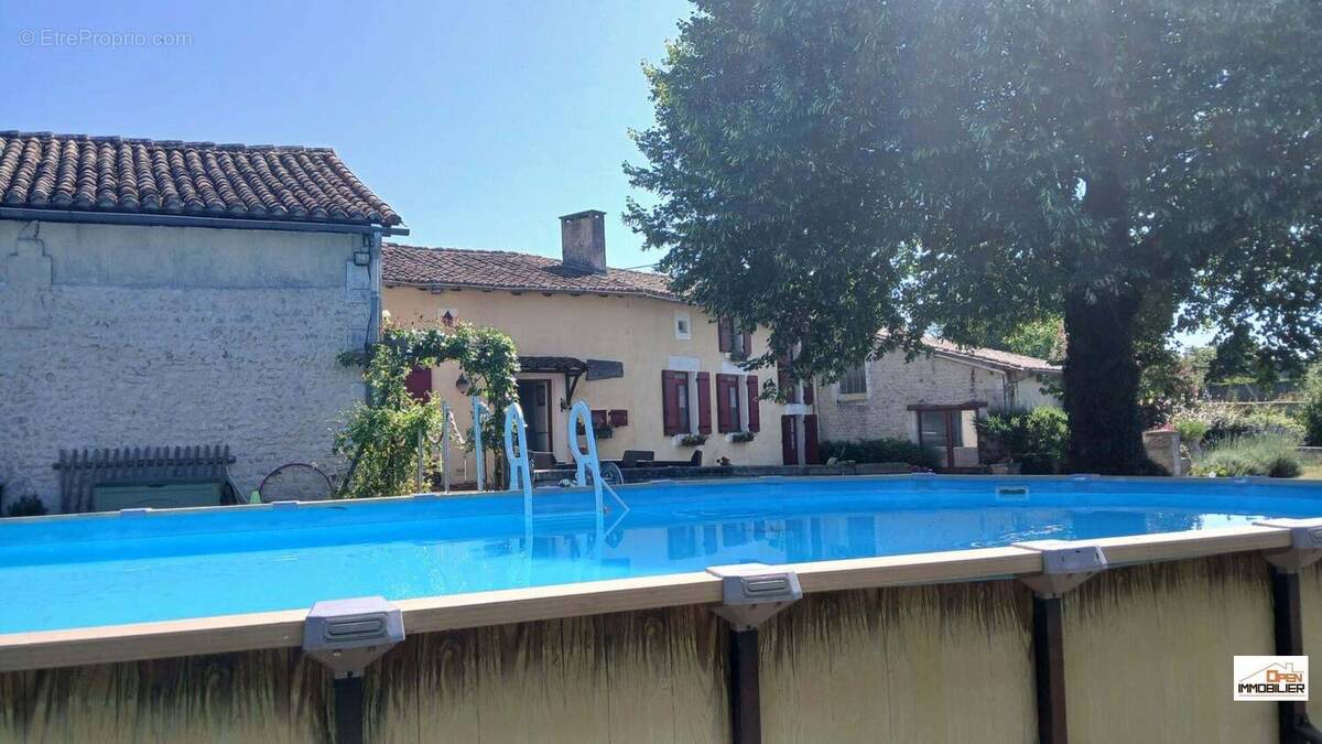 Maison à COURGEAC