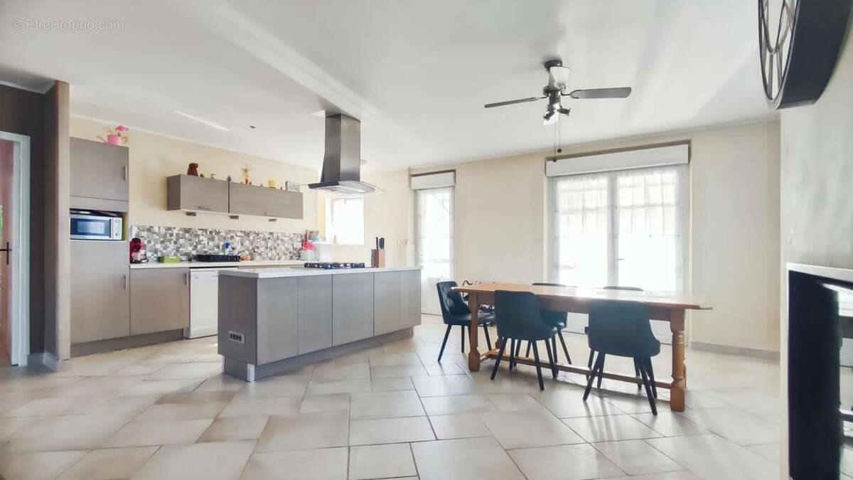 Maison à TROIS-PALIS