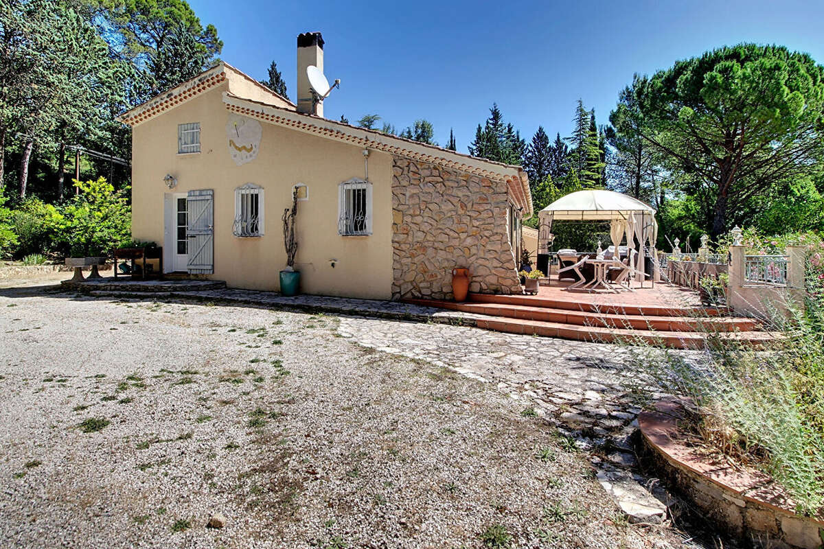 A VENDRE EN EXCLUSIVITE! Maison de plain-pied avec piscine et studio indépendant. - photo 3