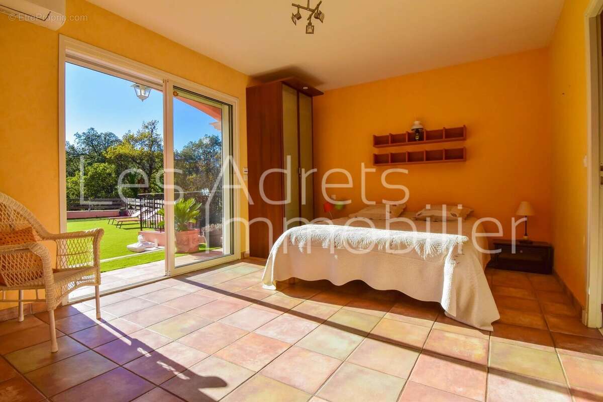 Maison à LES ADRETS-DE-L&#039;ESTEREL