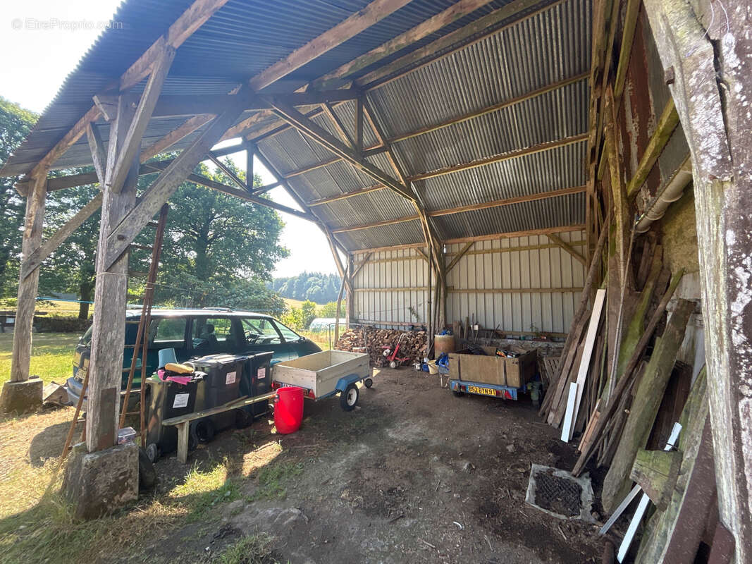 QUISTINIC   Maison avec dépendances sur un terrain de 2 327 m2 - photo 18