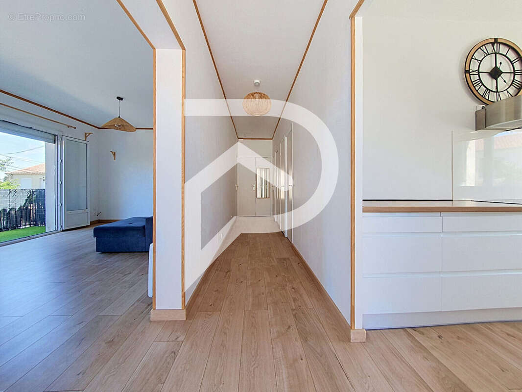 Appartement  T4 80m²  terrasse et parking - photo 5