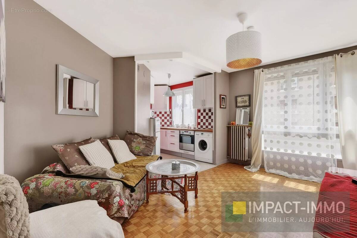 Appartement à COURBEVOIE