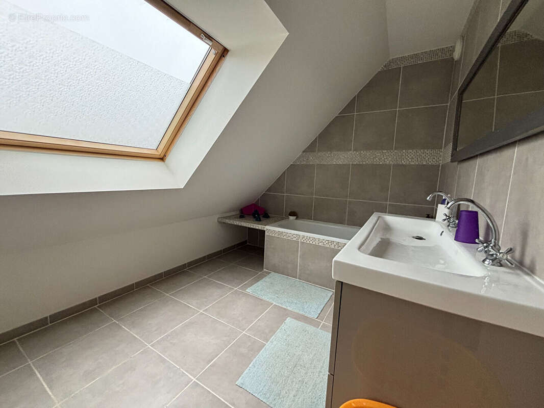 Maison à MESLAY-DU-MAINE