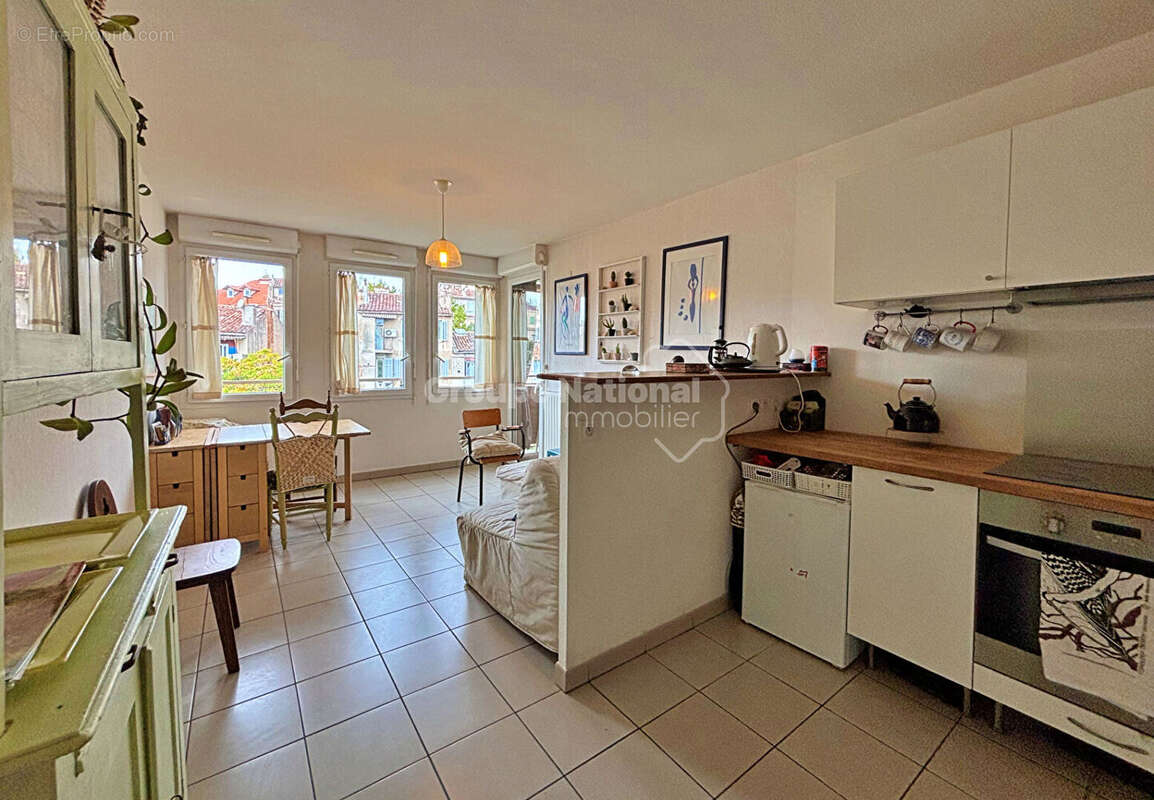 Appartement à MARSEILLE-4E