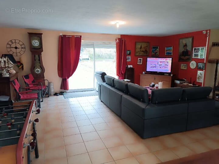 Maison à AZAT-LE-RIS