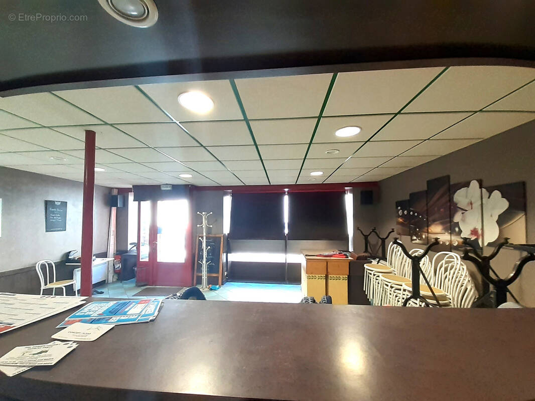 Commerce à LA CHARTRE-SUR-LE-LOIR