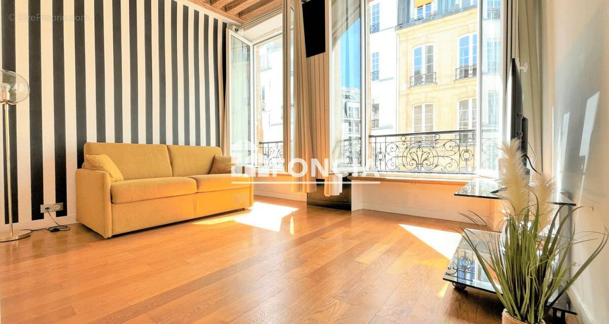Appartement à PARIS-1E