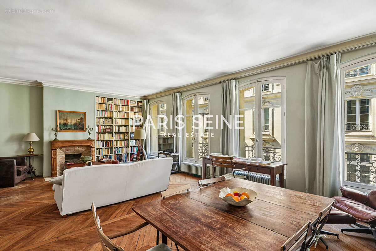 Appartement à PARIS-7E