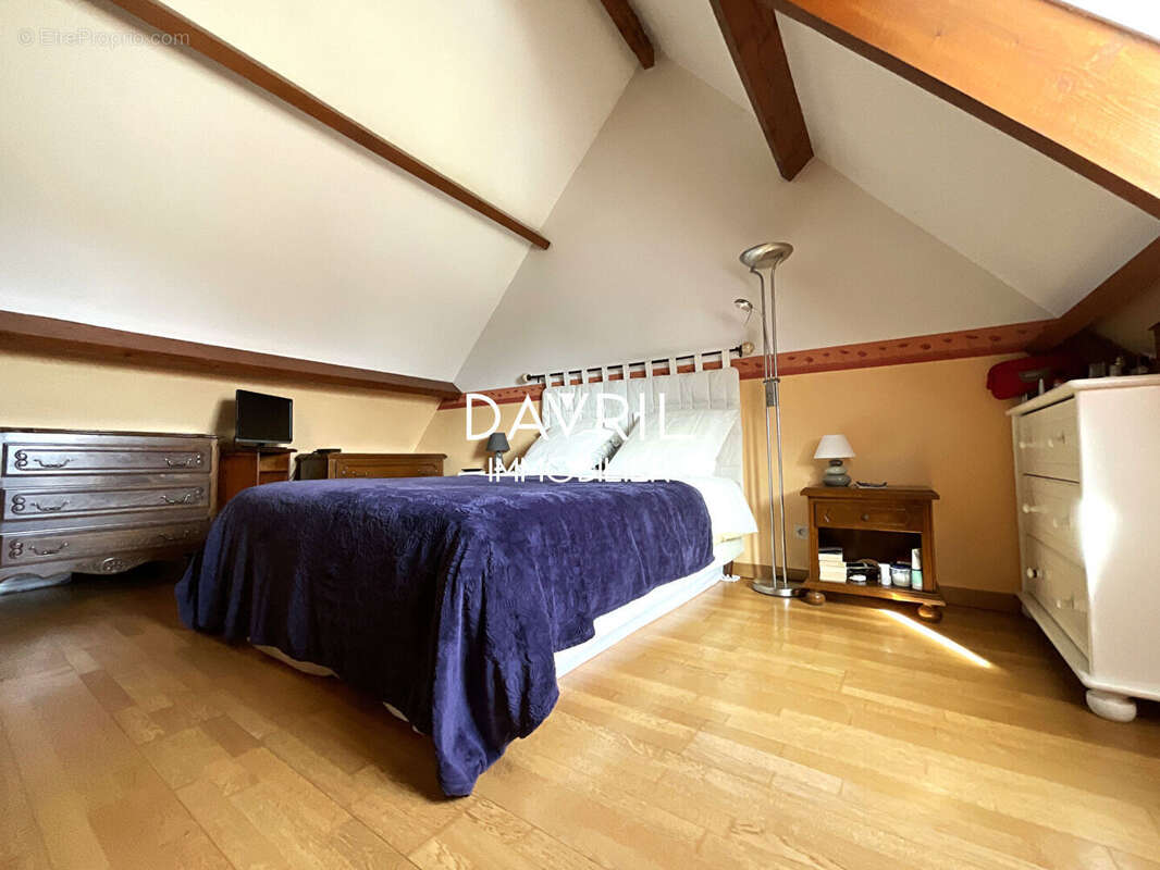 Maison à CHANTELOUP-LES-VIGNES