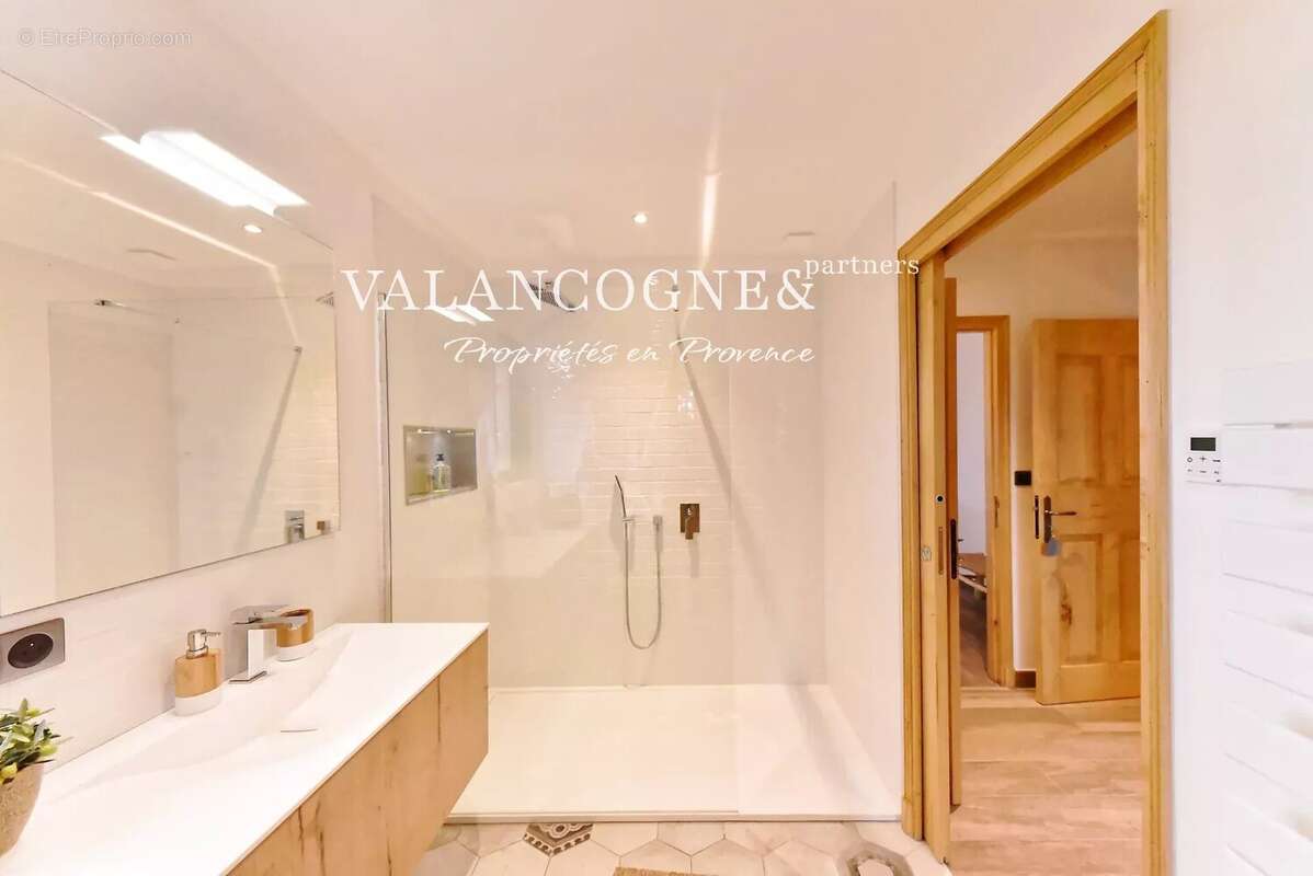 Maison entièrement rénovée - photo 17