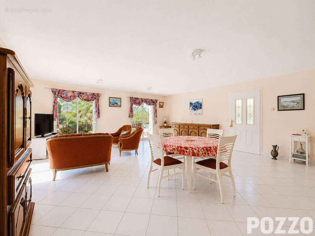 Maison Donville Les Bains 6 pièce(s) 140 m2 - photo 6