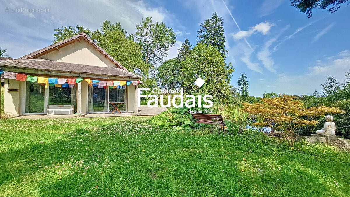 Maison à FEUGERES