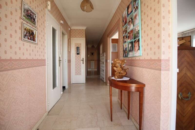 Maison à SAINTE-GENEVIEVE-DES-BOIS