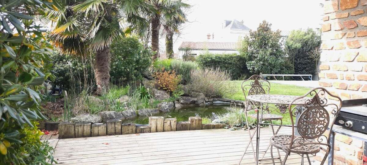 Lucon coeur de ville agreable maison art deco 5 chambres avec piscine et annexes sur 1296m² clos - photo 5