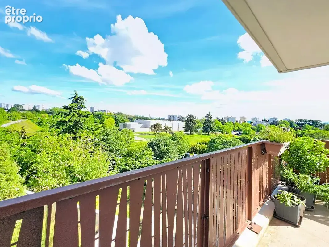 Appartement - 3 Chambres - Terrasse - Jolie vue dégagée - Proche transports - Au calme - photo 4