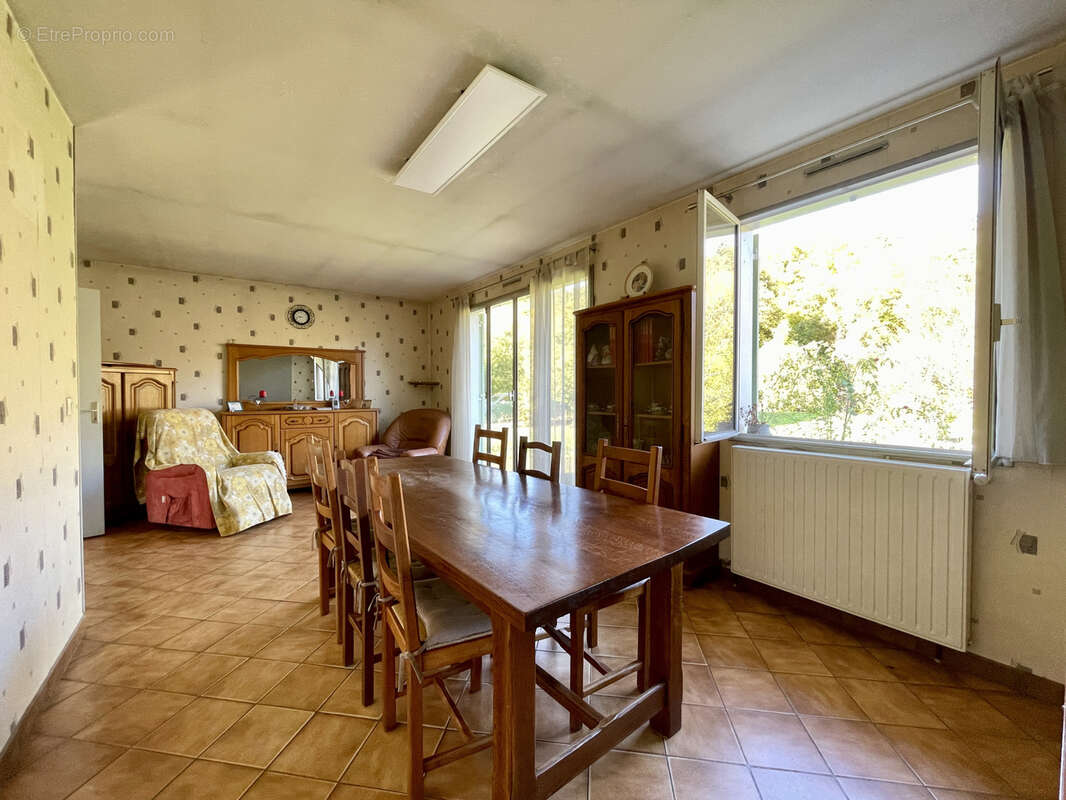 Maison à FONTAINE-SOUS-JOUY