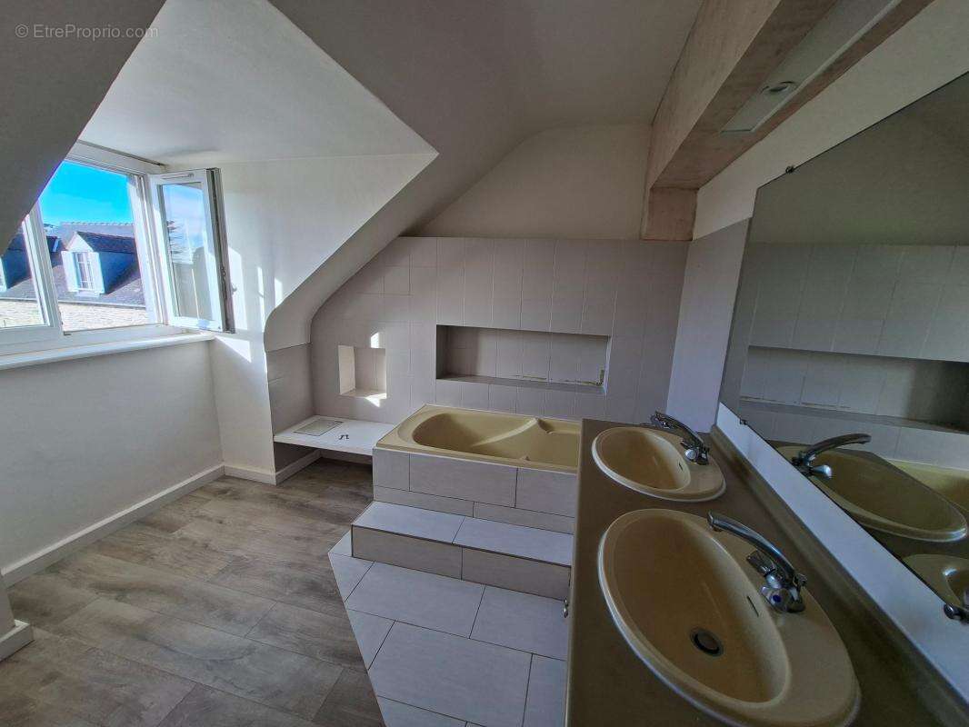 Maison à LOCQUIREC
