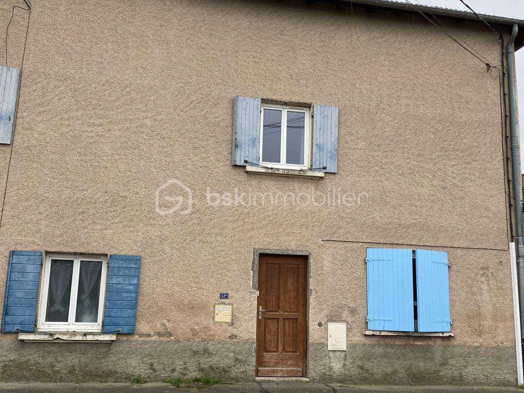 Appartement à SAINT-GENIS-LES-OLLIERES