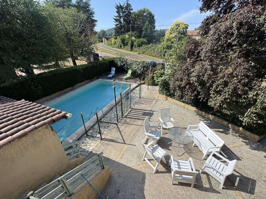 Ensemble immobilier avec maison, deux logements indépendants, atelier et piscine - photo 2