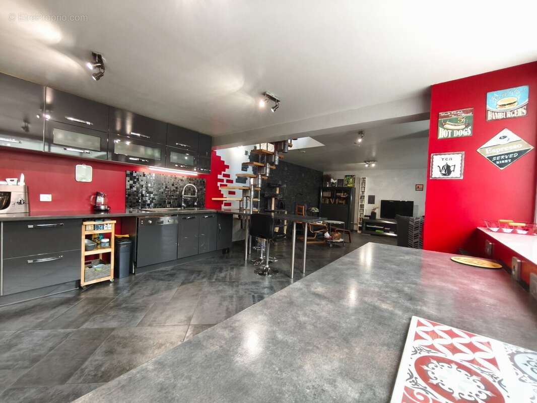 Maison 250 m² à Henin-Beaumont  - photo 2