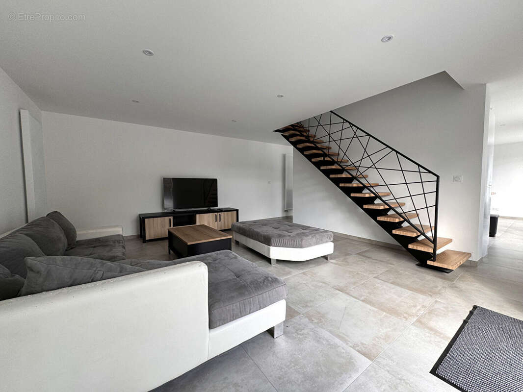AIZENAY, maison en pierres 4 chbres entièrement rénovée + GRANGE - photo 3