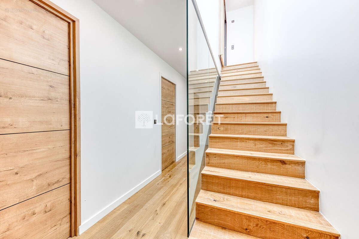 Maison d'Architecte  La Queue-En-Brie 7 pièce(s) 214.11m2 - photo 11